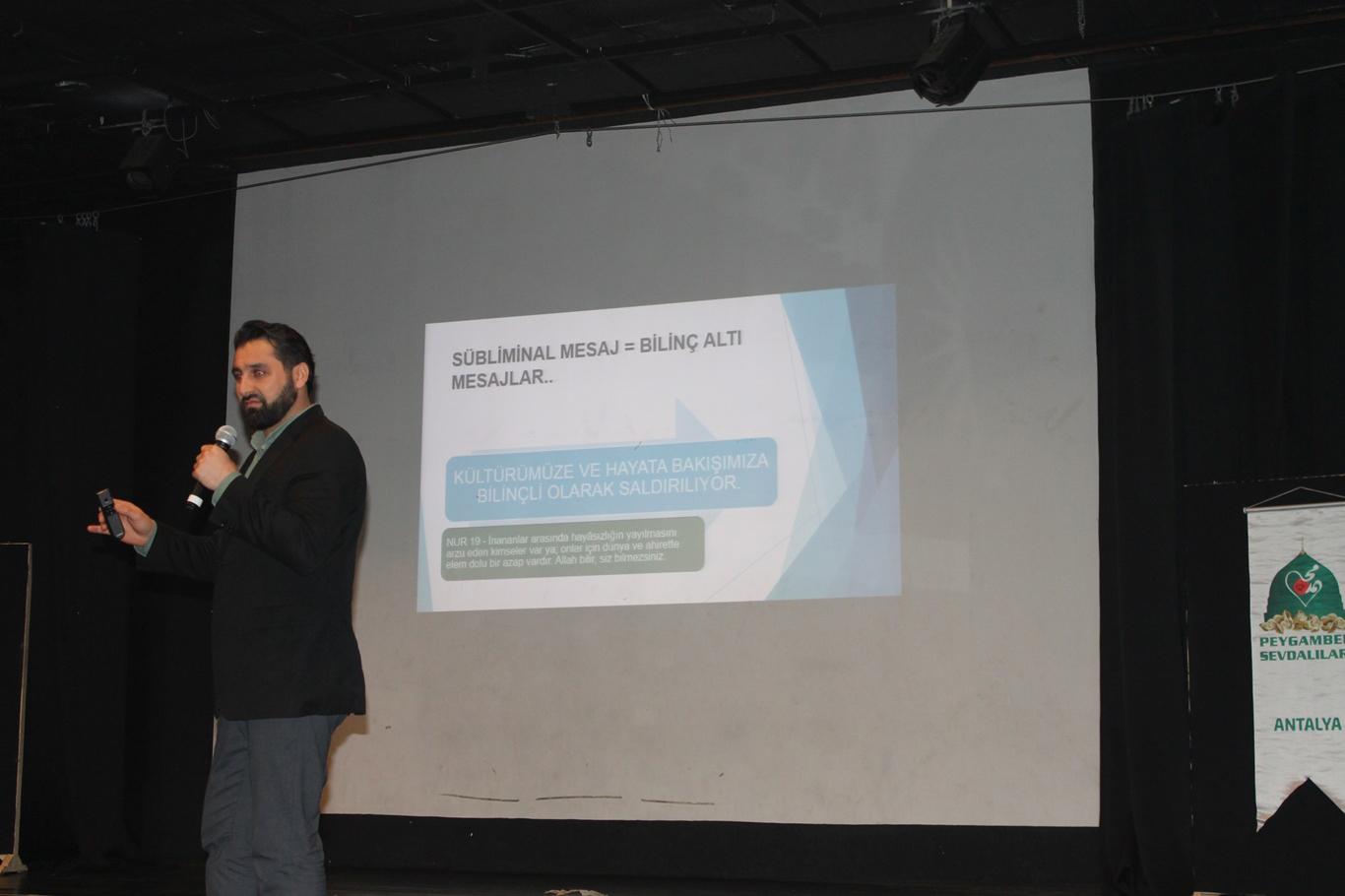 Antalya’da ‘Sosyal Medya’ konulu seminer düzenledi Antalya’da ‘Sosyal Medya’ konulu seminer düzenledi